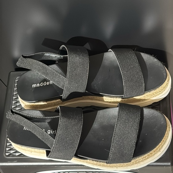 Women’s size 9m | Madden Girl | Platform Sandals - Picture 2 of 11